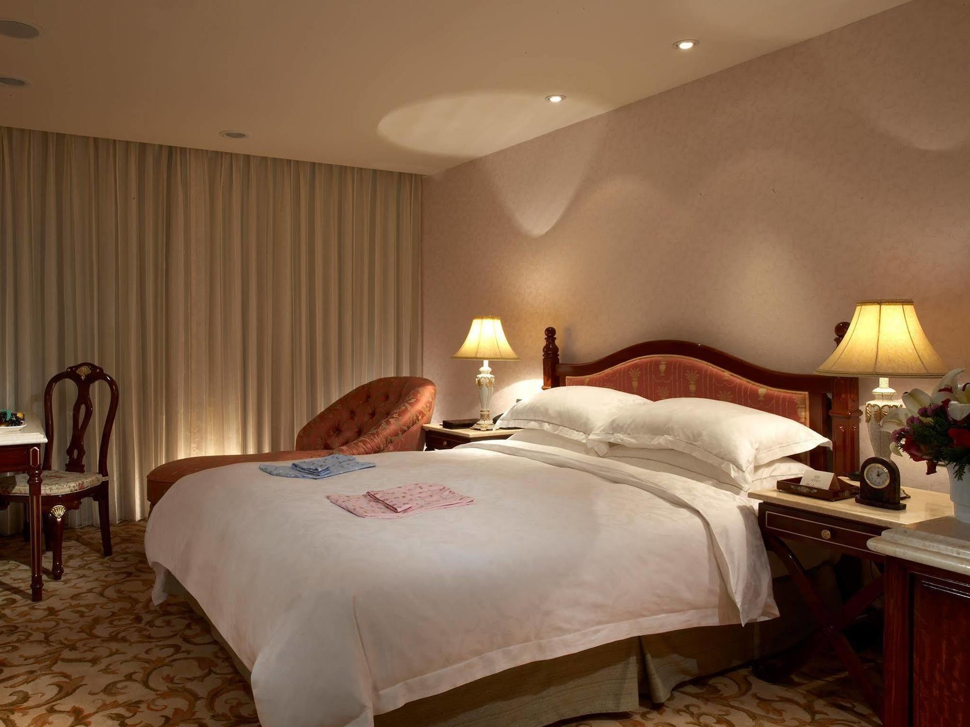 Royal Seasons Hotel Beitou Taipei Exterior foto